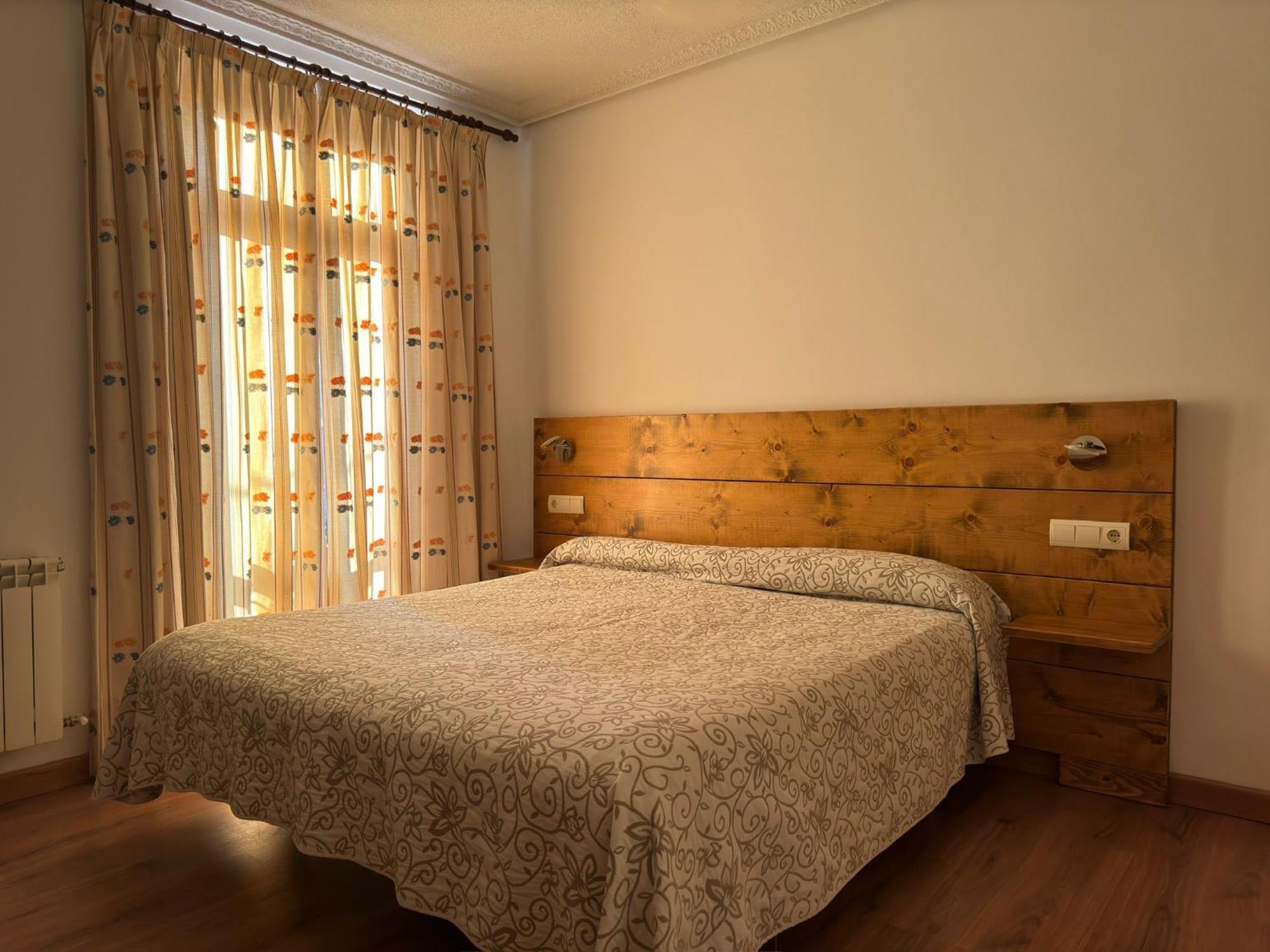 Hostal Aribel Longinos Cercedilla Exterior photo